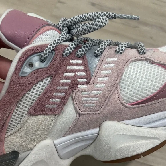New Balance 9060 size 8.5 women’s sneakers TEMPORARILY UNAVAILABLE-read details - Picture 9 of 13